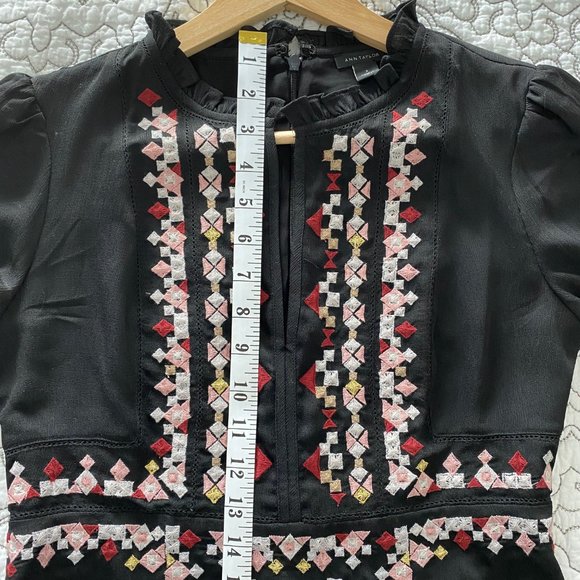 ANN TAYLOR Black Tie Sleeve Split Neck Embroidered Dress | Size 2 - Picture 9 of 10